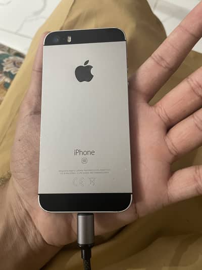 Apple iPhone SE