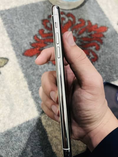 IPHONE 11 PRO MAX BYPASS 256 GB . 79 BATTERY HEALTH .