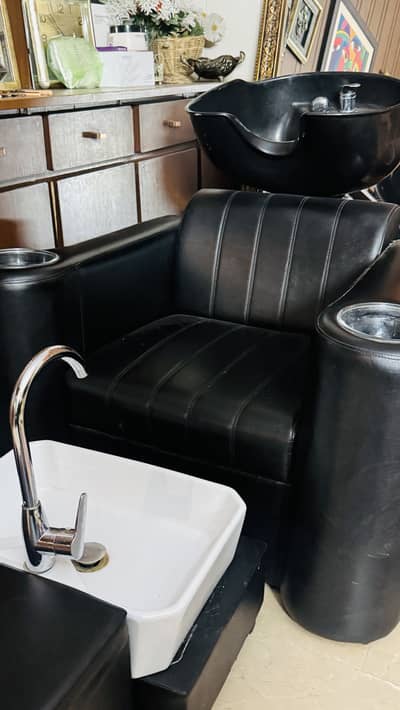 Salon chair / washing unit/ Shampoo unit / Salon furniture