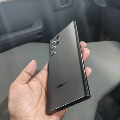 s22 ultra dot ha ar camera 10x ka bad blur krta ha bas