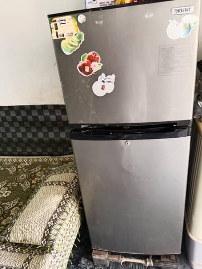 medium Size Fridge in Running Condition Cooling is ok