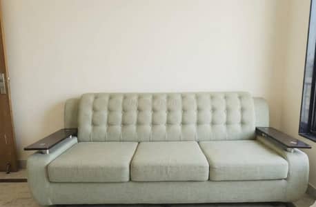 7 seter sofa set ( some maintenance required)