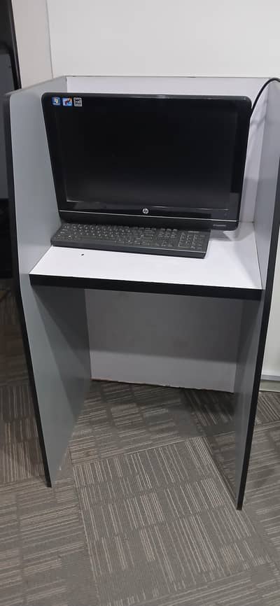 Office Cubicle in Excellent condition