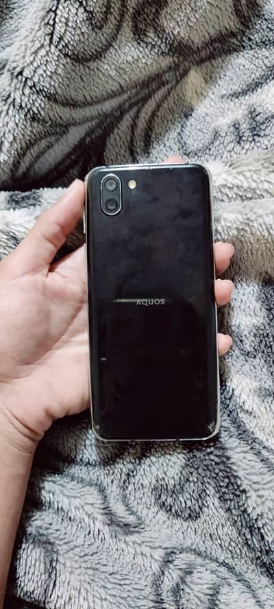 Aquos r2 for sale urgent