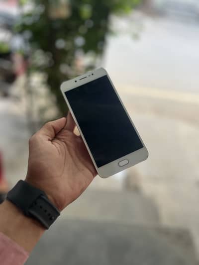 Urgent sale contact only wattsap 03052111743