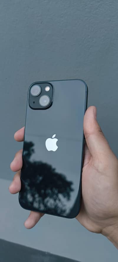 iPhone 13 128gb JV under warranty