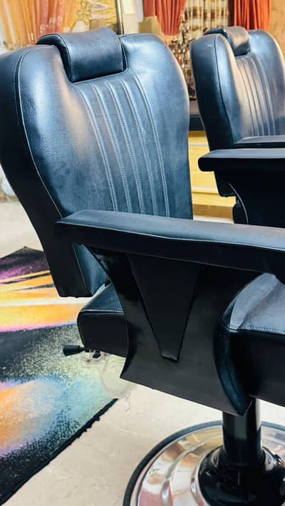 Salon Chair for Sale – Like New (Only 2 Months Used)