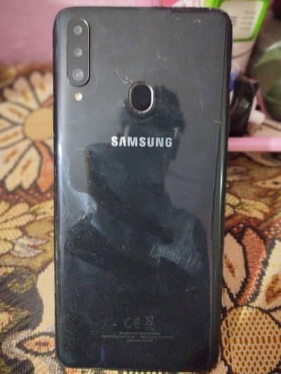 فون کی سکرین تھوری  خراب ہے اور کیمرا بھی خراب ہے