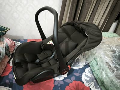 Zubaida Bambies Carry Cot and Car Seat
