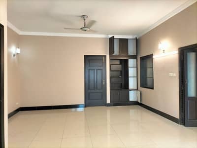 3 bedrooms 3 bathrooms drawing dining TV lounge kitchen