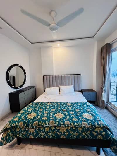 Fully Furnished 1 Bed Lake Facing Apartment | Top Floor | Park View City Downtown