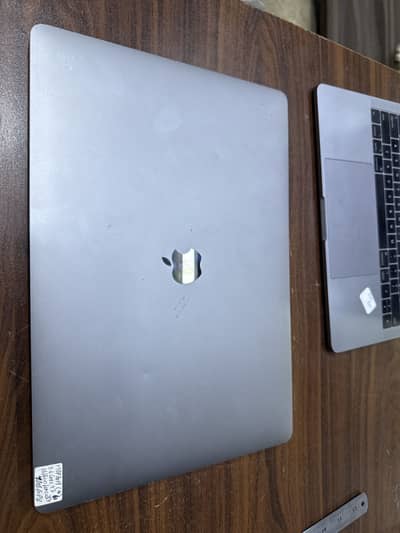 Apple MacBook Pro 2019 16”