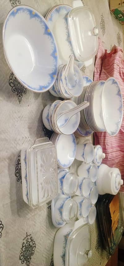  Brand New Dinner Set – 61 Pieces – Elegant & Complete 