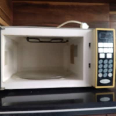 microwave oven