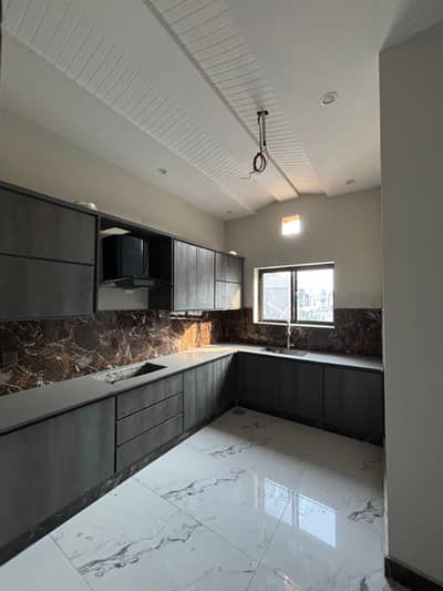 5Marla lower portion for rent park view city Lahore