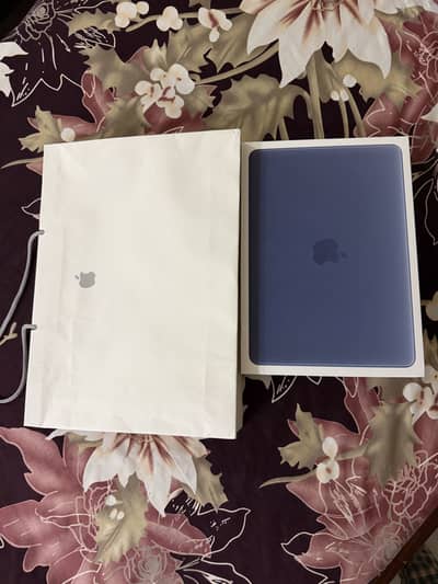 MacBook Neo Box Pack InActive