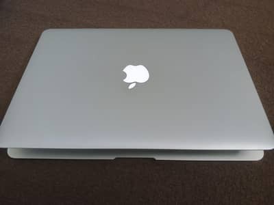 MacBook Air 13" (256GB SSD) + Protective Carry Bag – Great Condition