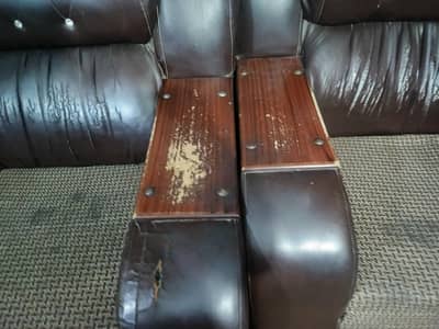 Sofa Set in Used Condition. 3+2+1 . Frame  Bht Mazboot ha