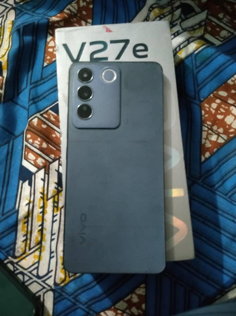 v27e withe comlet box 0