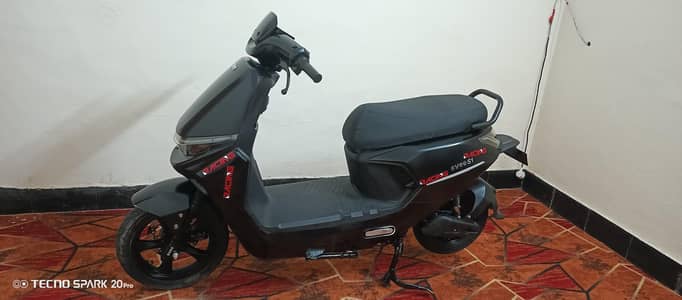 Evee S1 Scooty black  urgent sale