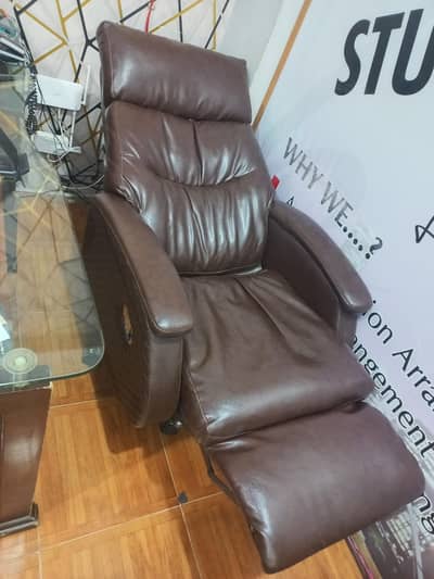Luxury Recliner Chair – Comfortable & Stylish (Brown Leather)