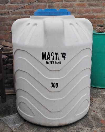 250 Gallon Dura Water Tank