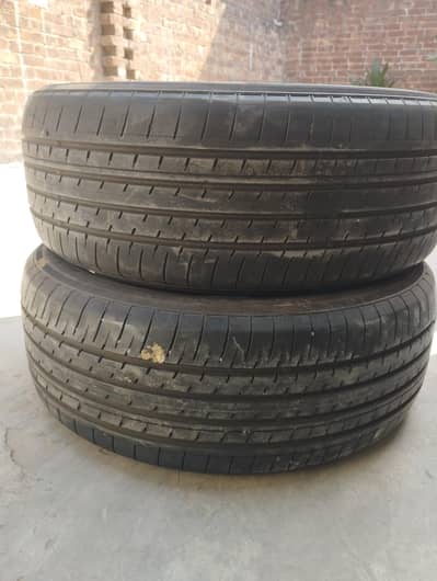 vezel two tyres size 225/50 R18 good condition