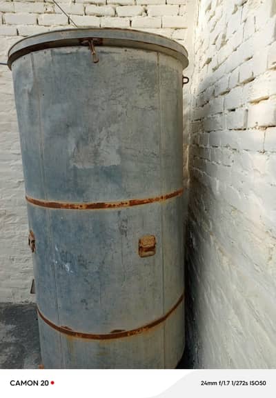 wheat storage drum (Parolla)  good condition 30 man wheat storage drum