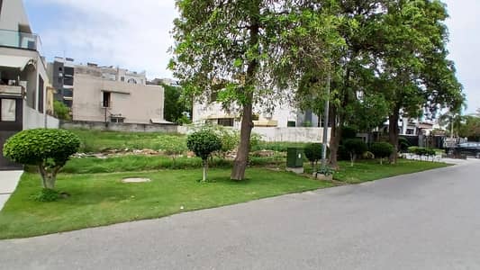 2 kanal Plot Block T Direct Approach 100FT Road Hot Location DHA Phase 8