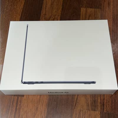 Apple MacBook M4 Air 2026 13inch 16GB 256GB Non Active Box Packed