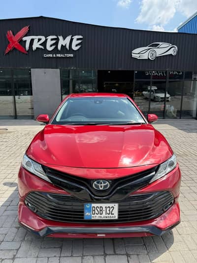 TOYOTA CAMRY HYBIRD 2017 TOP OF THE LINE