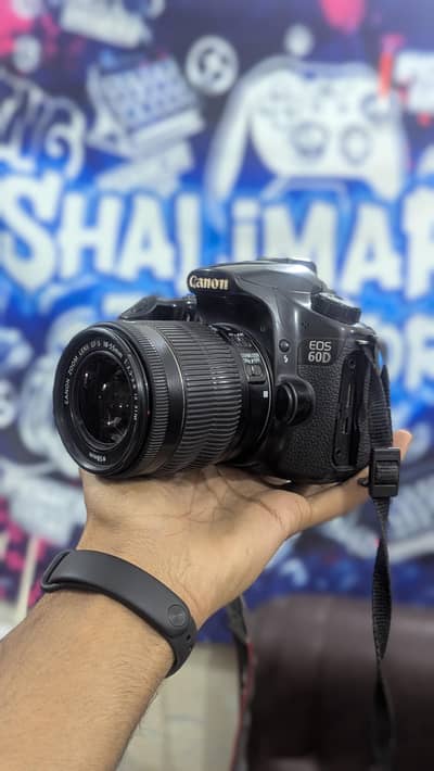 Canon EOS 60D - 15-55mm Lens