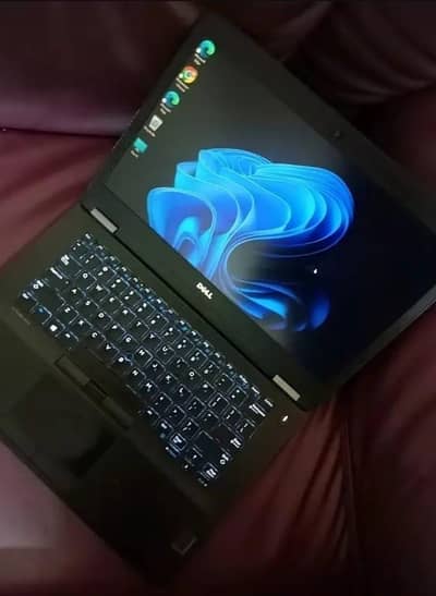 Dell latitude e7470 core i5 6th gen ssd 256 8gb ram