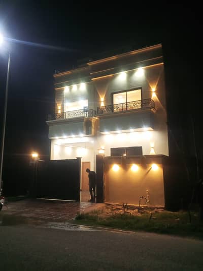 read caption must house foe sale hai