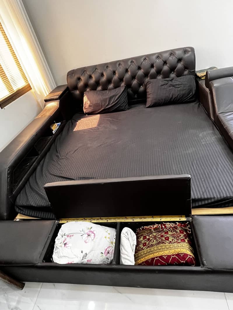 leather bed 1