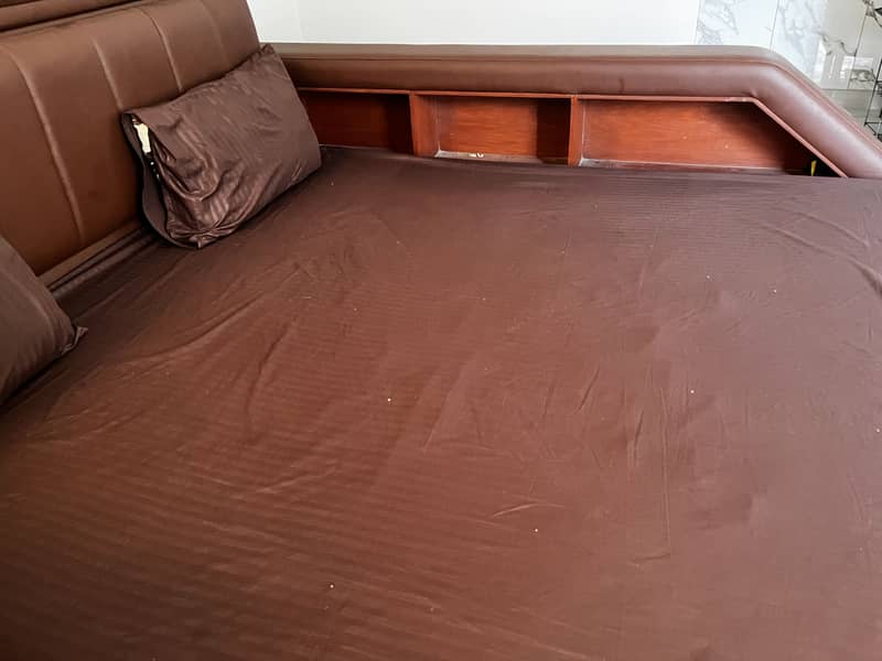 leather bed 3