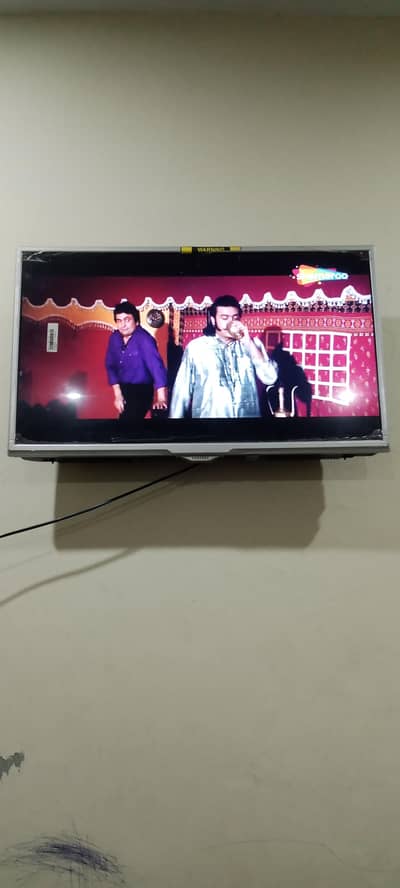 LCD 32 inch