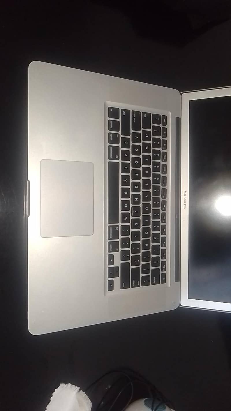 Mac book pro 2011 model 1