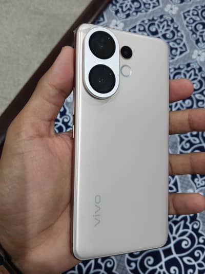 vivo V60 Gold