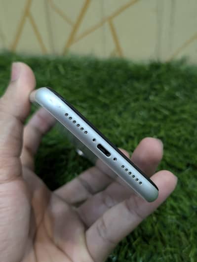 i phonee xr  ONLY 17K