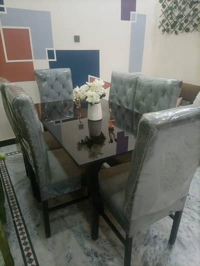 daining table for sell just like brand new