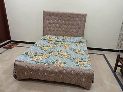 New Poshish Queen Size Bed with full life time guarantee foam 10/10