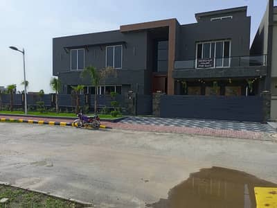 Bahria Town, Phase 8, 1 Kanal Double Unit House 5 Bed With Attached Baths Outstanding Location On Investor