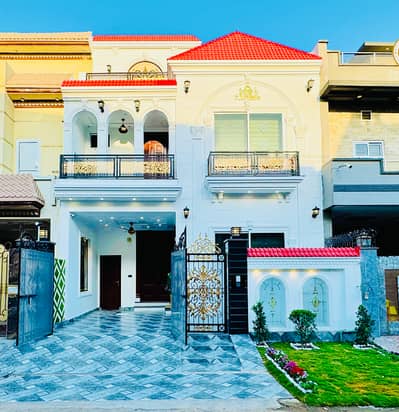 CC Block Phase 1 Beautiful 5 Marla House available for sale