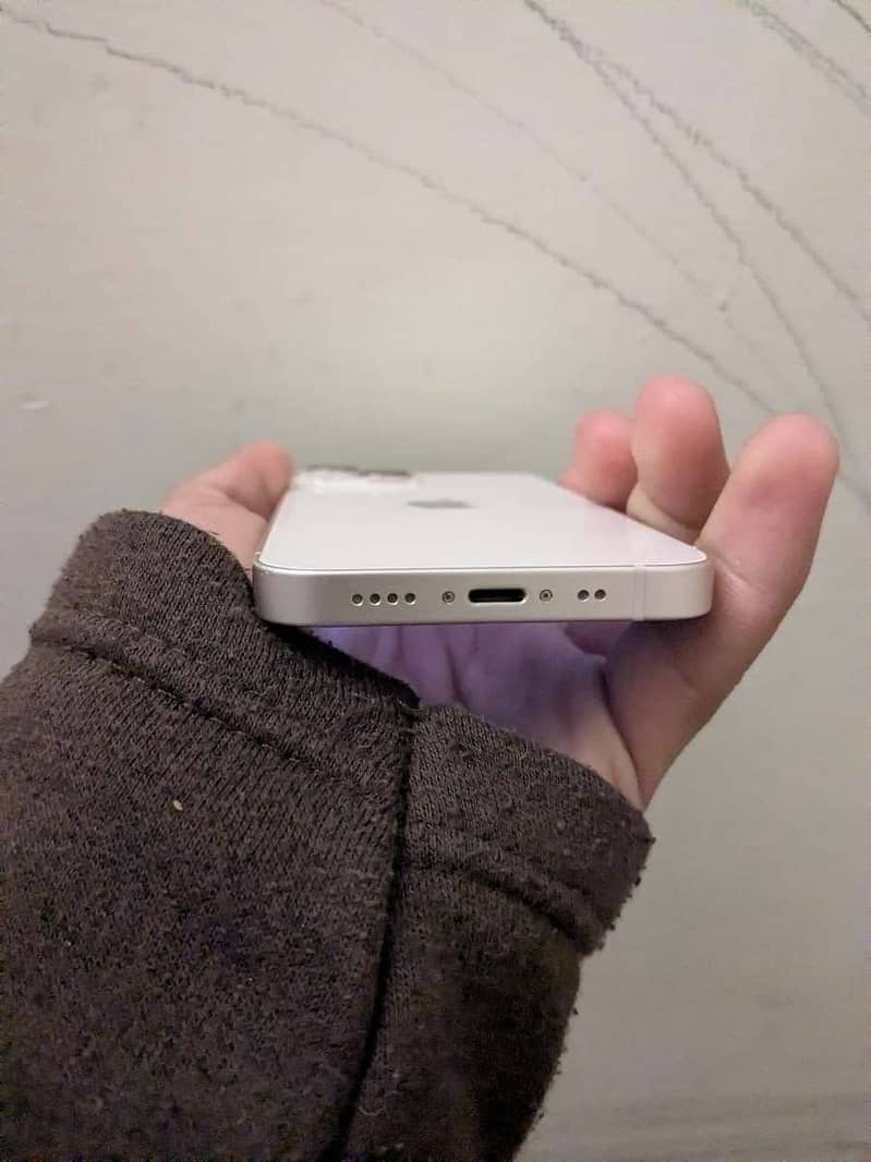 iPhone 13 mini 4