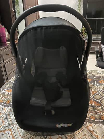 Baby carry cot/ car seat is up for sale
