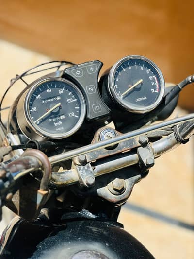 Suzuki GS150 SE with Allow wheels