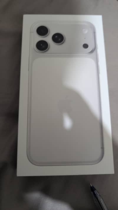 iphone 17 promax 256 gb , boxed pack white