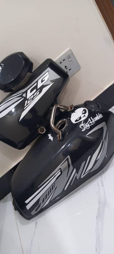 Honda CG 125 Custom Tank Tapa back light cover side handle