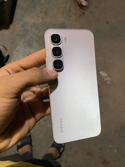 Infinixe hot 60 pro with box chgr